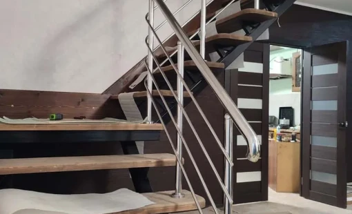 Перила в коттедже